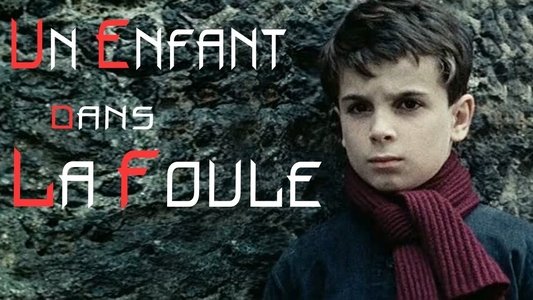 Un enfant dans la foule