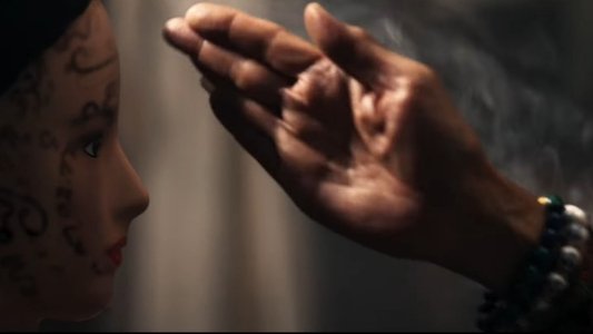 Perempuan Pembawa Sial