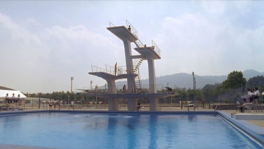 水の中の八月