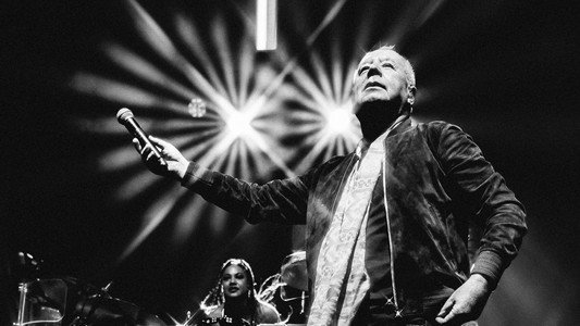 Simple Minds: Everything Is Possible