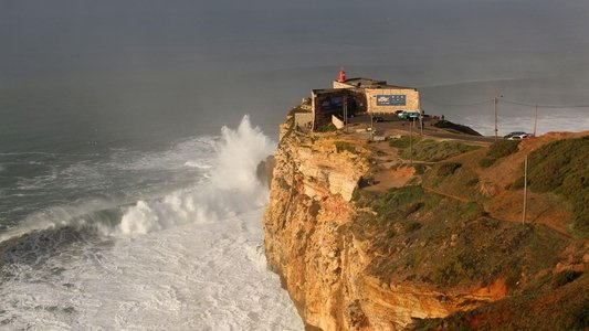 Die perfekte Welle: Big-Wave-Surfen in Portugal