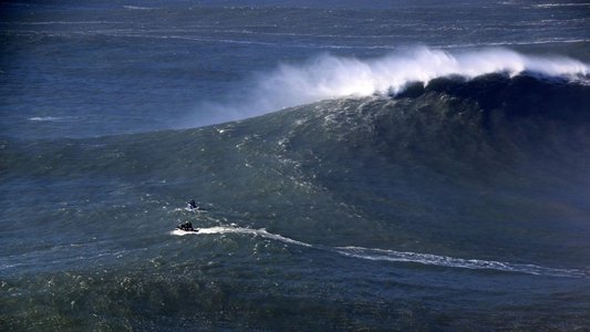 Die perfekte Welle: Big-Wave-Surfen in Portugal