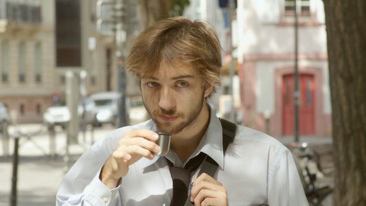 Minuit derrière l'église