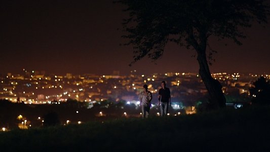 Une nuit, à travers champs