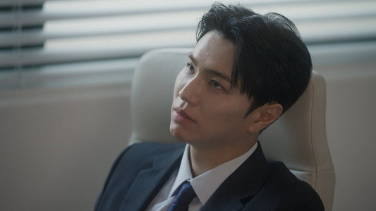 비틀린넥타이: 더 무비