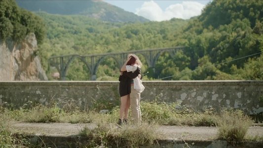 Le ragazze non piangono