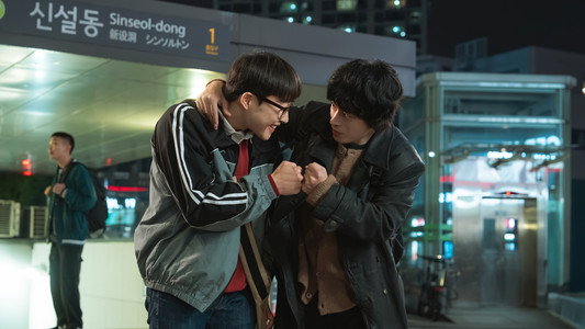 모두가 자신의 무가치함과 싸우고 있다