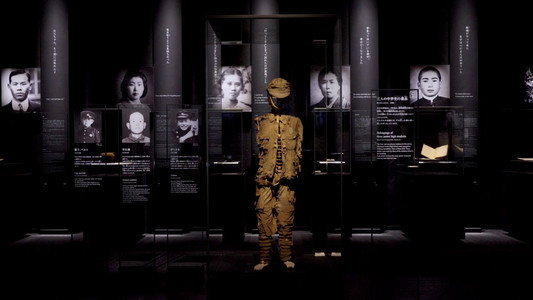Libro delle ombre - Hiroshima, 80 anni dopo