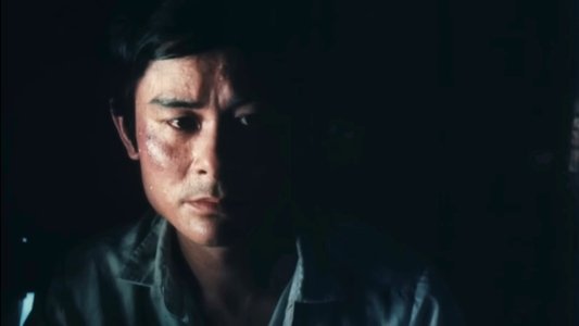Cô gái trên sông