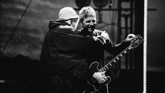 Oasis: Don't Look Back in Anger
