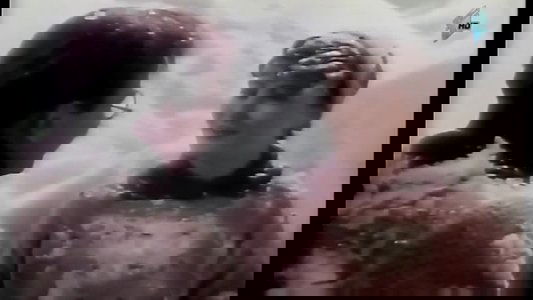 ყვავილი თოვლზე