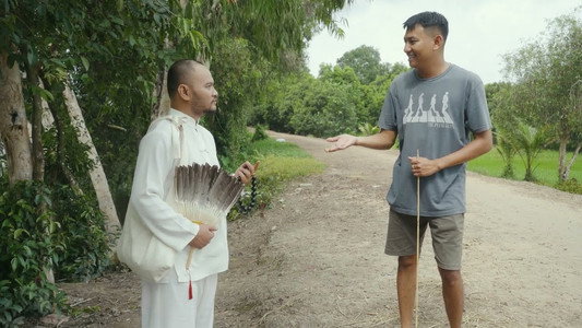 Pháp Sư Về Làng