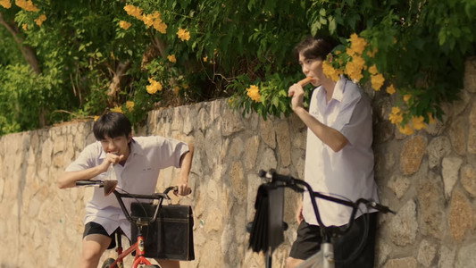ต้นส้มบ้านเขา แต่ผลส้มหล่นมาบ้านเราตลอดเลย