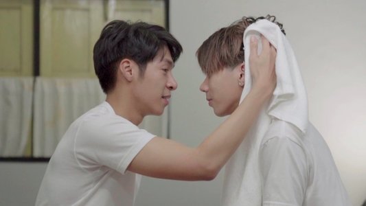 ครบรอบ คบรัก อย่ารีบหลับได้ไหม?