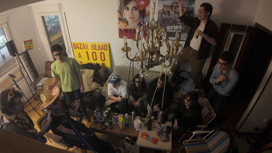 una colección de videos creando por tenerte cerca