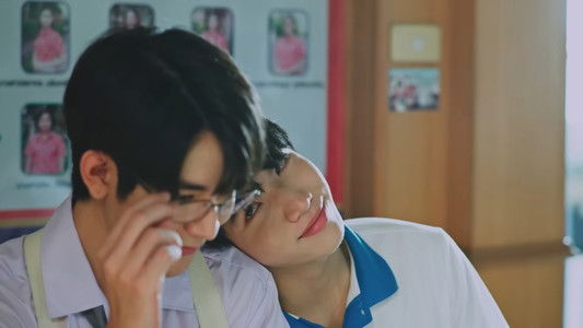 แรงโน้มถ่วงระหว่างเรา