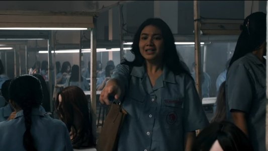 Perempuan Pembawa Sial