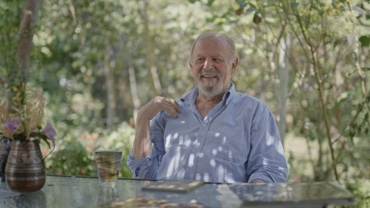 Γιάννης Σπανός: Πίσω απ' τη μαρκίζα
