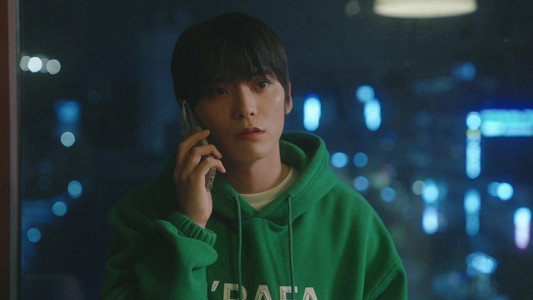 체크 남방을 입은 사내