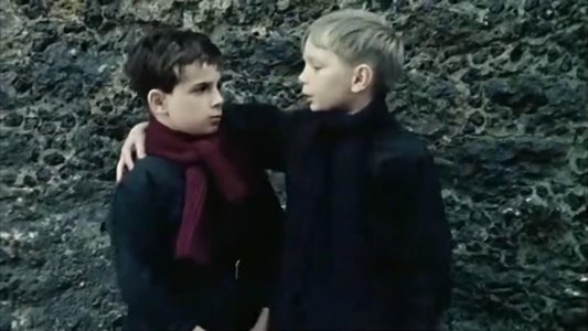Un enfant dans la foule