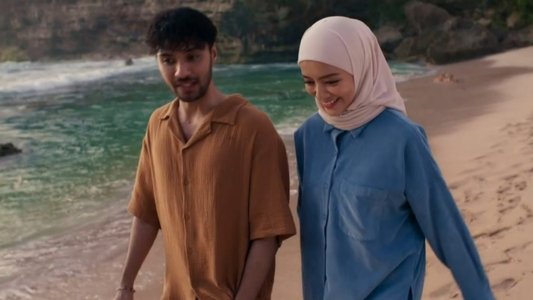 Cinta Tak Pernah Tepat Waktu