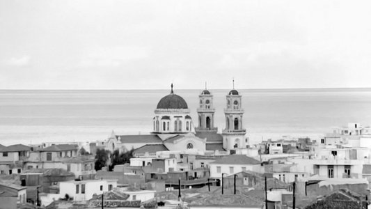Κυνηγημένη προσφυγοπούλα