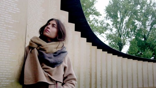 Mademoiselle France pleure