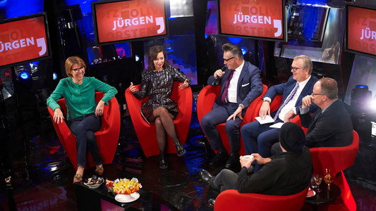 Bettina, Bianca, Götz, Jürgen, Oliver und Torsten sehen fern