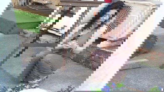 マキシワンピ越しの固定バイブにリードを付けられた刺激に耐え切れずイキ漏らす痙攣女2
