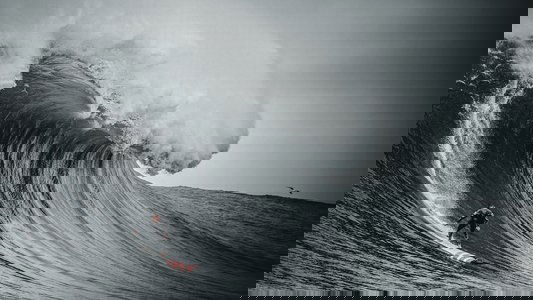 100 Foot Wave