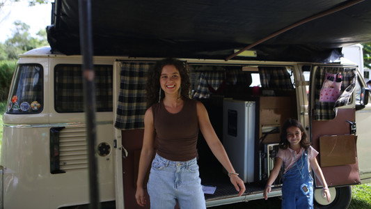 Eu, a Kombi e a Garotinha que Encontrei no Meio do Caminho