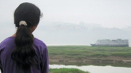 沿江而上