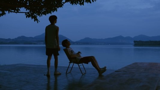 荔枝树下热烈岛