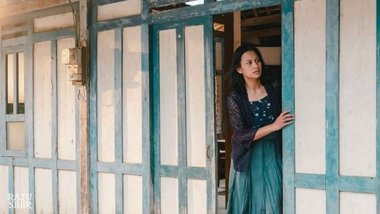 Perempuan Pembawa Sial