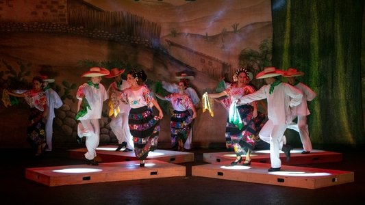 La Tradición Nace del Pueblo