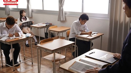 普段は物静かな教え子が俺の前だけでは確信犯的にパンチラ誘惑してくる