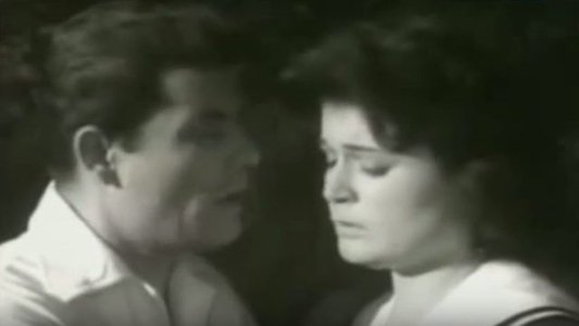 بفكر في اللي ناسيني