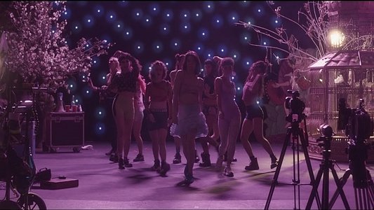 ¡Caigan las rosas blancas!