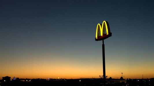 Inside McDo - un an dans le restaurant n°1 en France