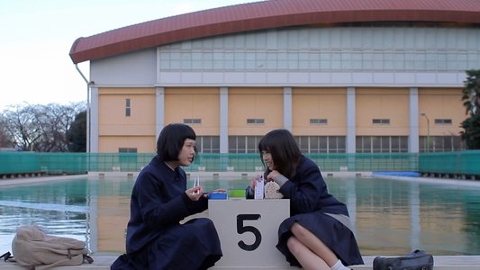 かしこい狗は、吠えずに笑う