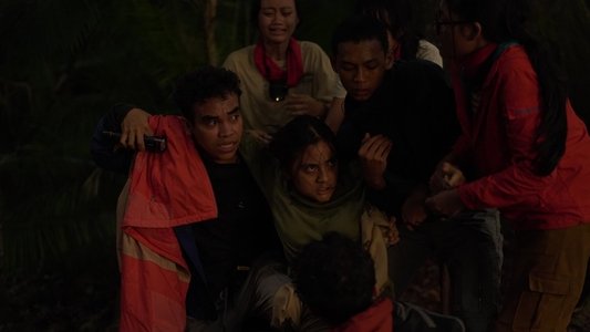 Kemah Terlarang: Kesurupan Massal