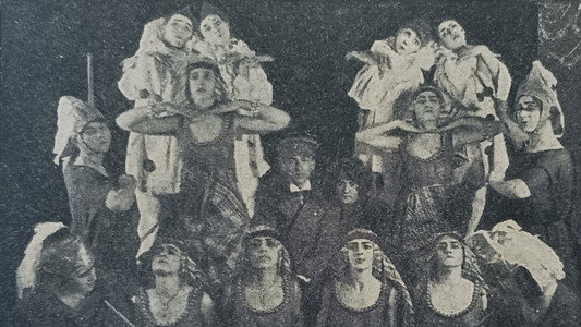 Отцвели уж давно хризантемы в саду