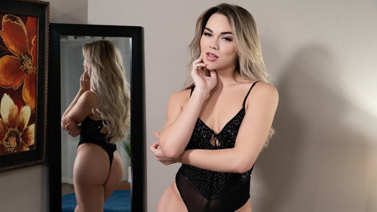Exclusive Angel: Emma Rose