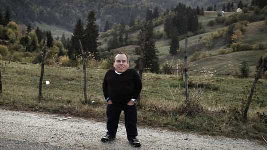 Warwick Davis and the Seven Dwarfs of Auschwitz