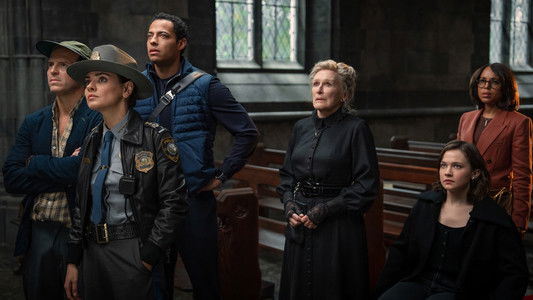 Wake Up Dead Man: A Knives Out Mystery