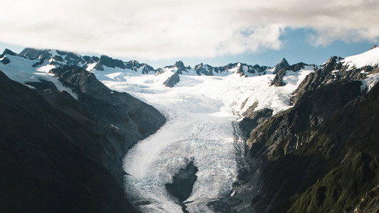 New Zealand: Earth's Mythical Islands