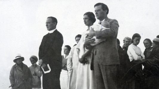 Defying the Nazis: The Sharps' War
