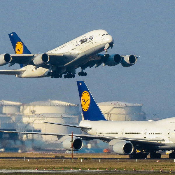 Airbus vs Boeing: The Jumbo Jet Race