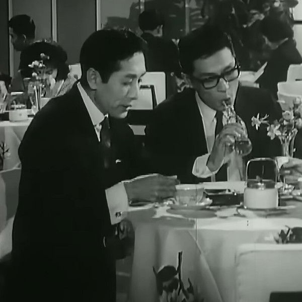 Strange Romance on a Bus