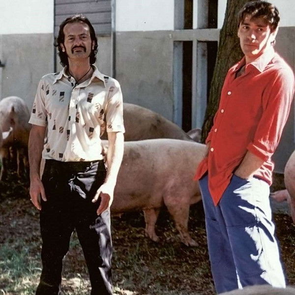 Viola Kisses Everybody